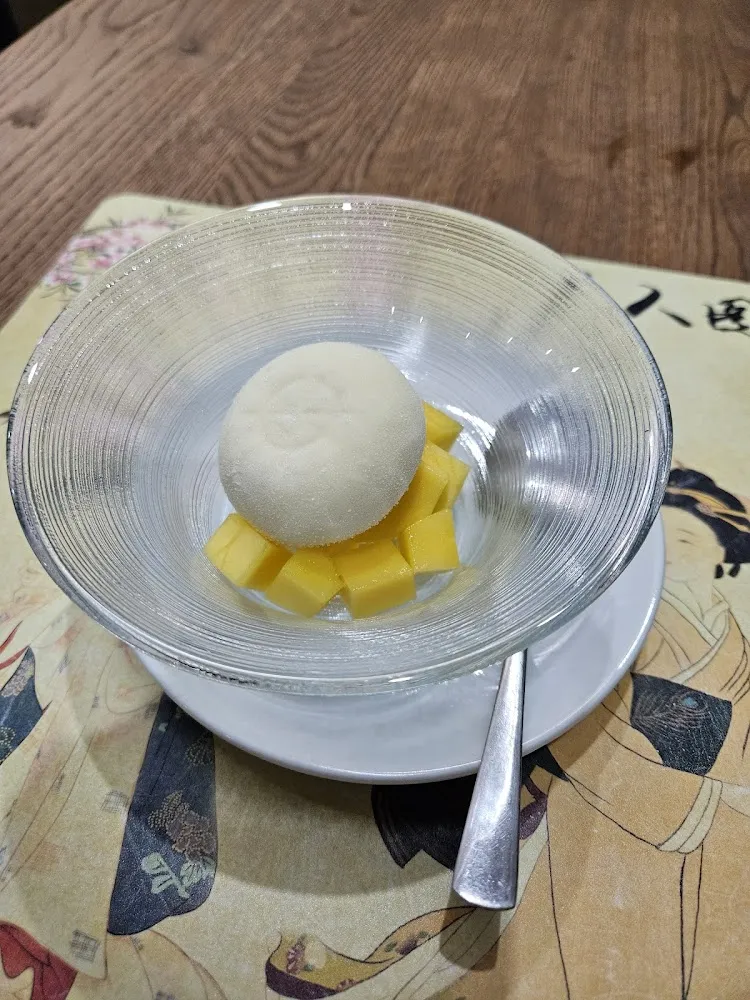 Dessert Vanilleeis Im Mantel Auf Fruchtstücken